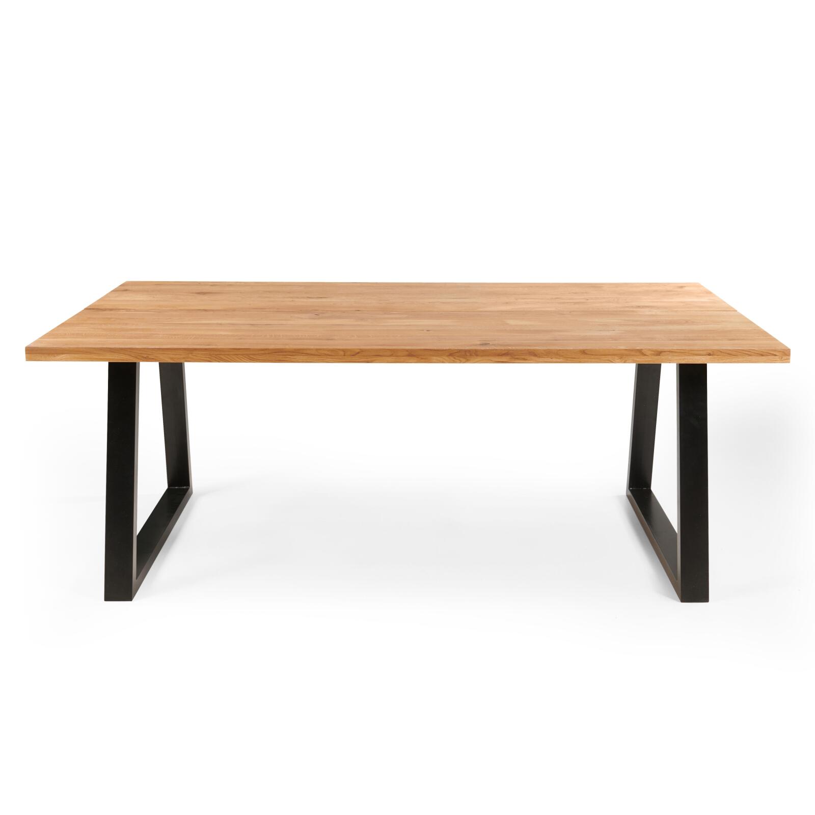 Rechteckiger Esstisch aus FSC®-Eiche mit normaler Kante und trapezförmigen Beinen