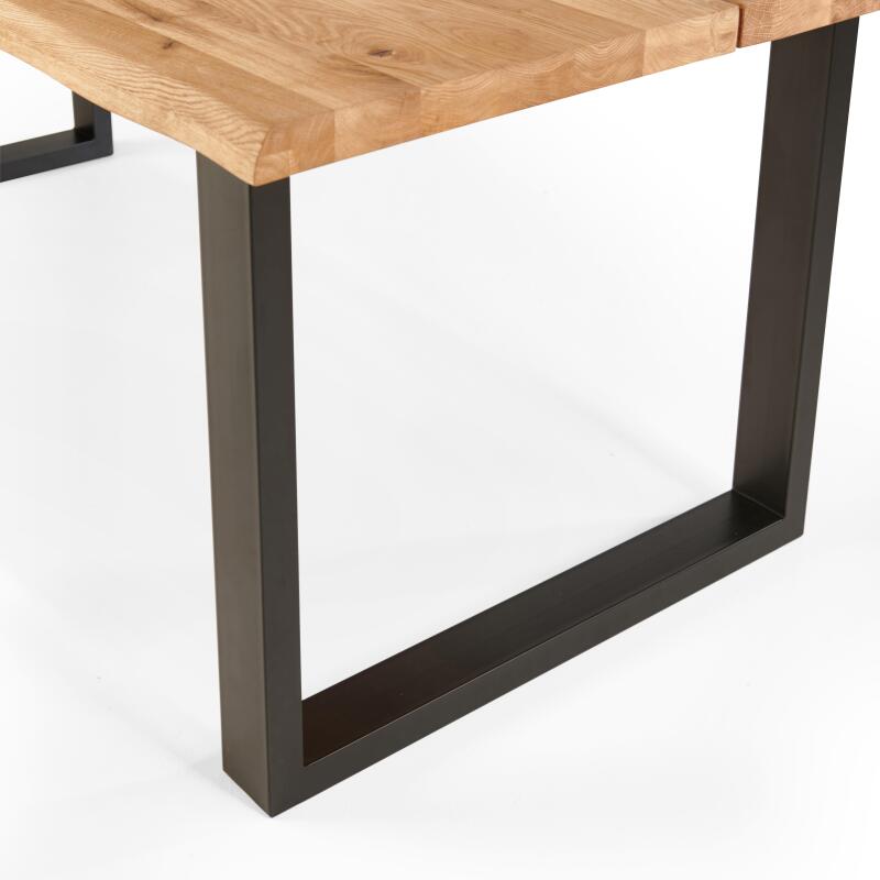 Rechteckiger Esstisch aus FSC®-Eiche mit unregelmäßigen Kanten und U-förmigen Beinen (5/6)