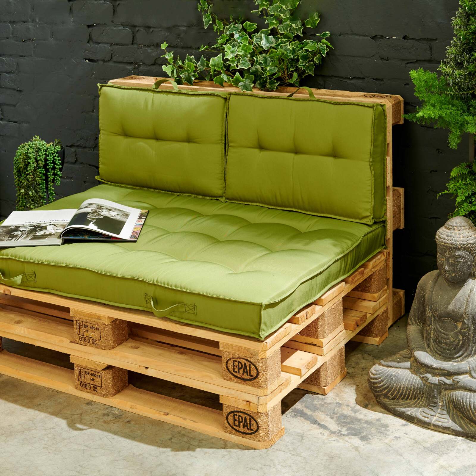 Palettensofagarnitur + Gartenkissen