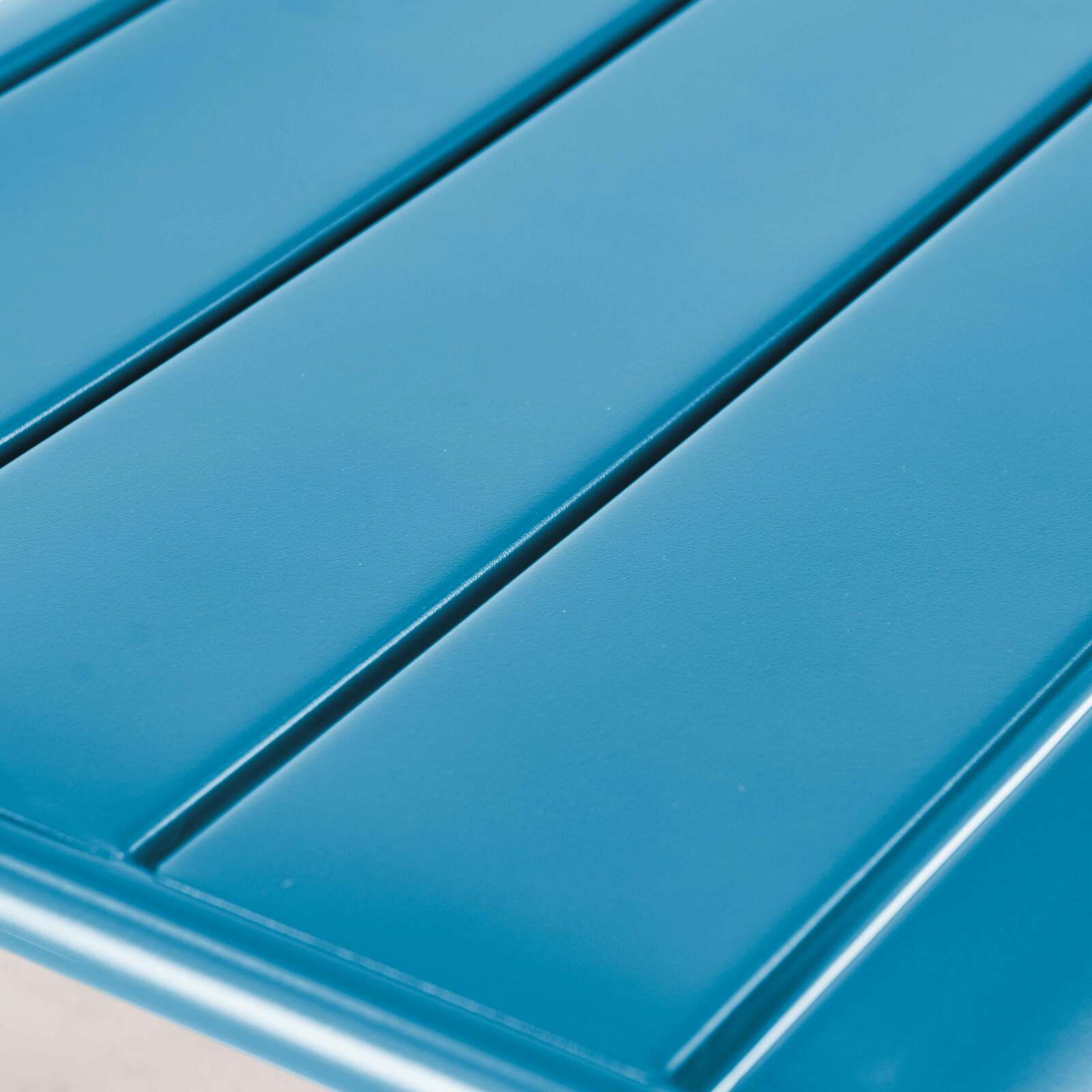 Set aus 2 niedrigen Sesseln mit ungleichen anthrazitgrauen Metall-Fußstützen + 1 Farbe 