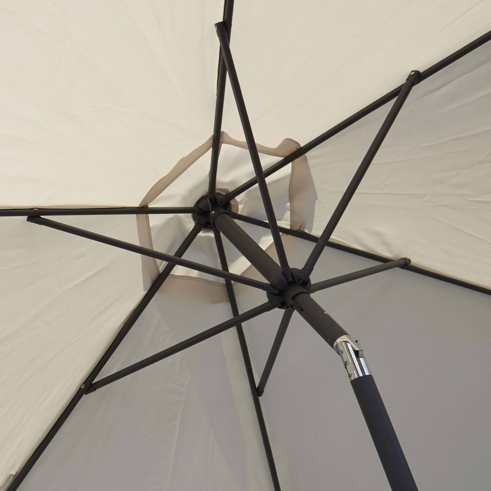 Gerade neigbares Sonnenschirm-Set (Ø3 m) mit Klappfuß + 4 beschwerten Platten