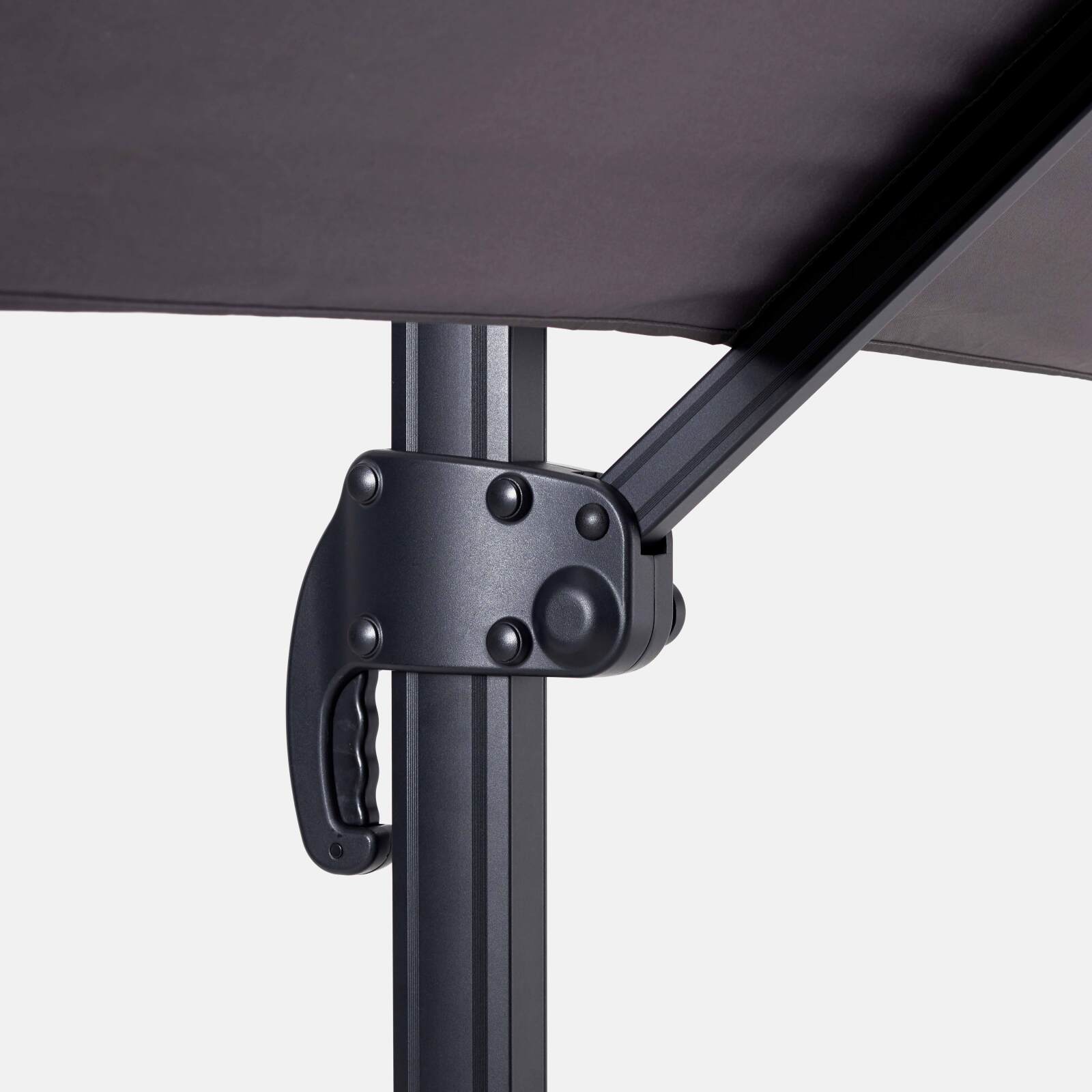 Rechteckiges, versetztes Sonnenschirm-Set, drehbar um 360° (2 x 3 m) + Ballastplatte auf Rädern 100 l Rechteckiges, versetztes Sonnenschirm-Set, drehbar um 360° (2 x 3 m) + Ballastplatte auf Rädern 100 l