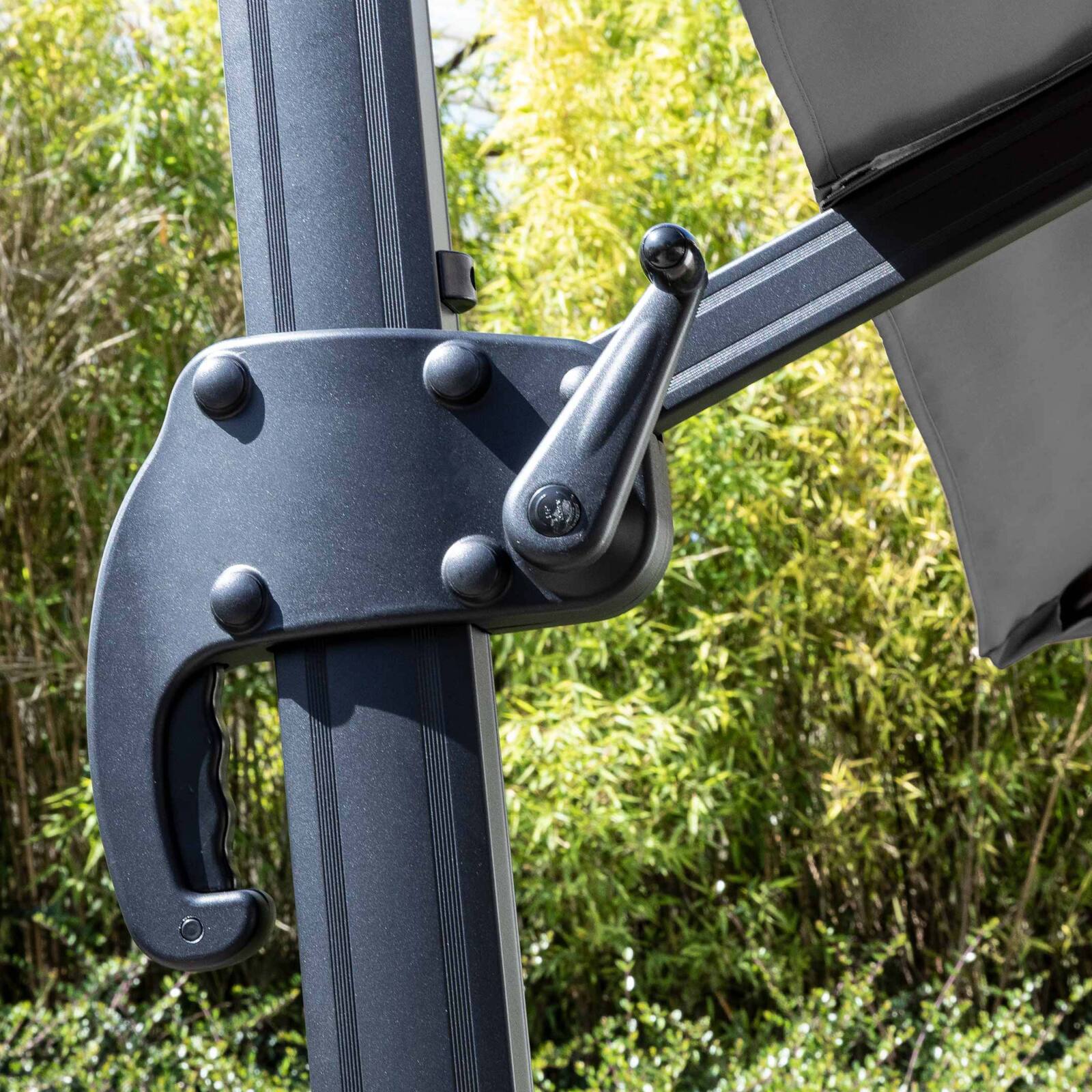 Set Sonnenschirm mit versetztem Quadratischerm Schirm (3 x 3 m) drehbar um 360° + 4 beschwerte Platten 