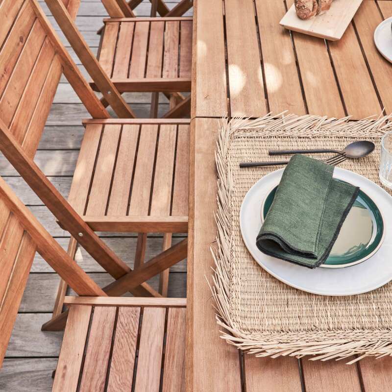 Rechteckiger ausziehbarer Gartentisch mit 8 Stühlen und 2 Armlehnenstühlen aus FSC®-Eukalyptusholz