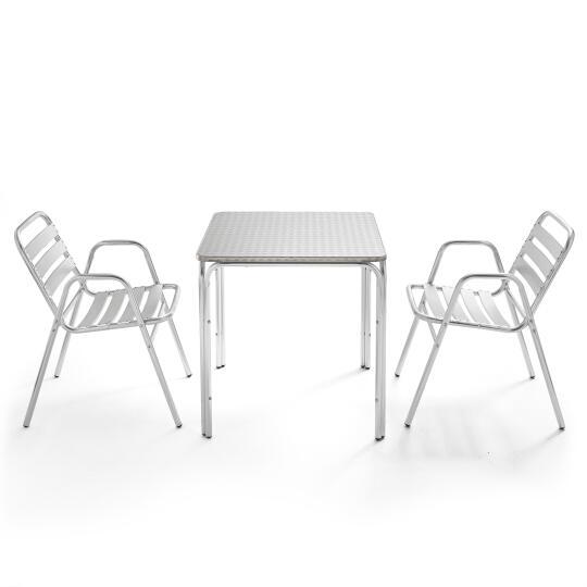 Quadratischer Gartentisch aus Aluminium mit den Maßen 70 x 70 cm und 2 Stühlen mit Armlehnen