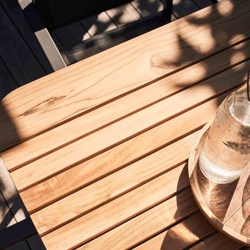 Rechteckiger Garten-Tisch aus Aluminium/Teakholz mit den Maßen 200 x 100 cm und 8 Stühlen mit Armlehnen