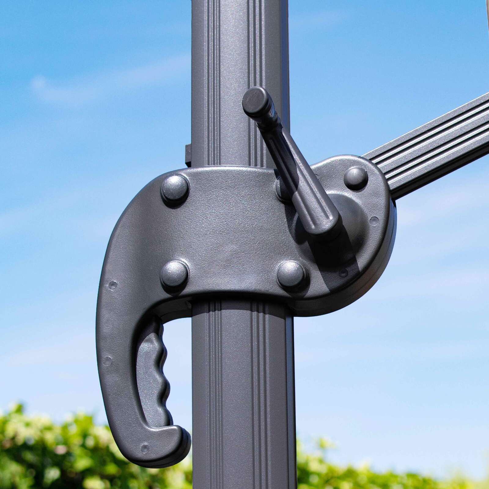 Set aus Ampelschirm (4 x 3m) + Gewichtsplatte auf Rädern 100L  Set aus Ampelschirm (4 x 3m) + Gewichtsplatte auf Rädern 100L