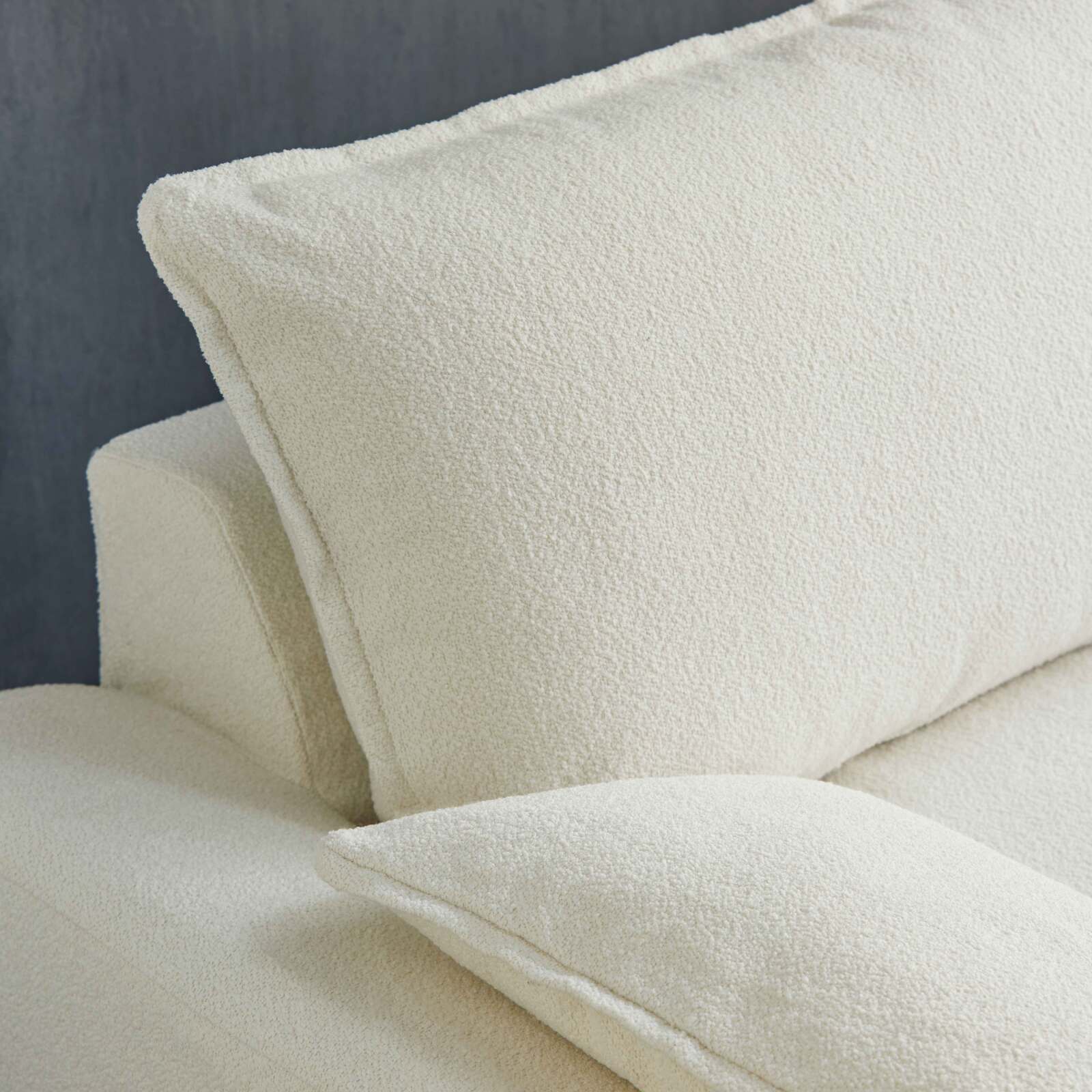 Dreisitzer-Schlafsofa aus Bouclé-Stoff