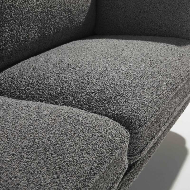 Dreisitzer-Sofa aus FSC®-zertifiziertem Holz und Bouclé-Stoff