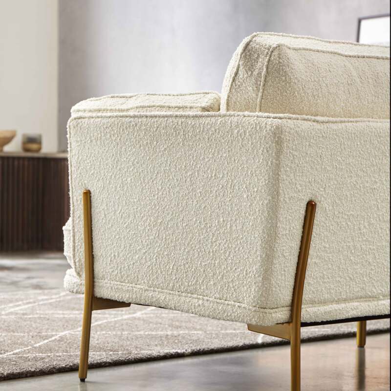 Dreisitzer-Sofa aus FSC®-zertifiziertem Holz und Bouclé-Stoff