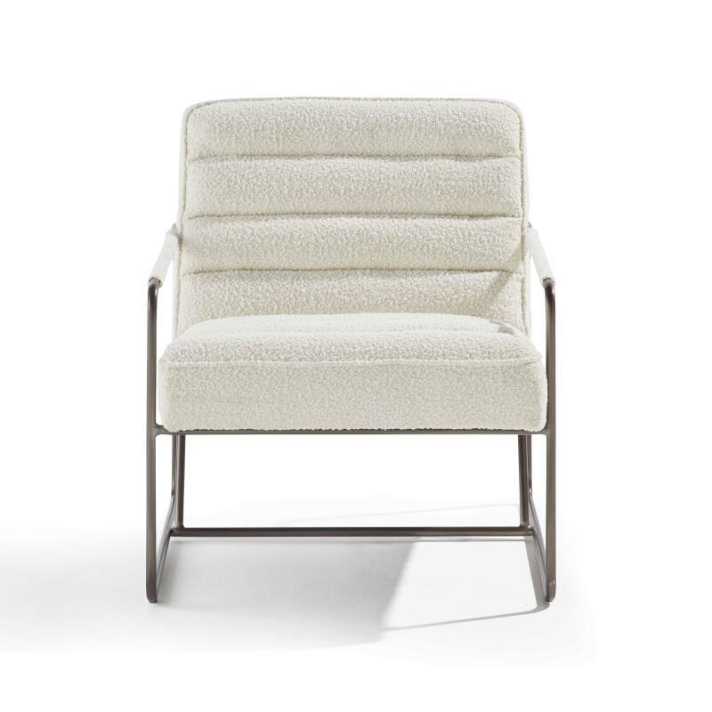 Gepolsterter Sessel aus Bouclé-Stoff und FSC®-zertifiziertem Eukalyptusholz 