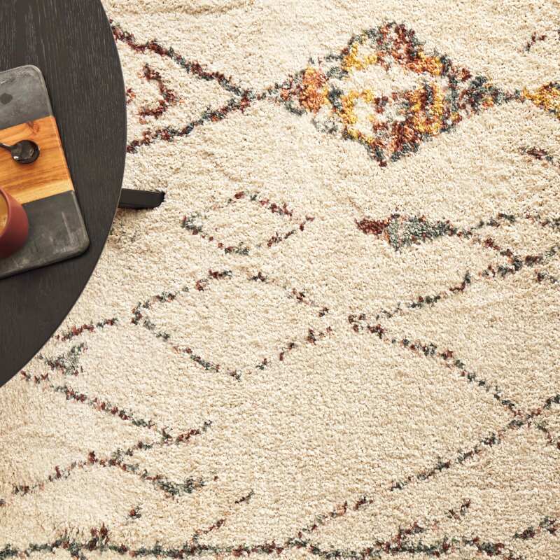 Rechteckiger Teppich aus langflorigem Polypropylen mit ethnischen Mustern