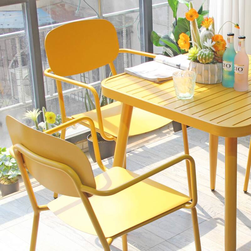 Quadratischer Gartentisch 75 x 75 cm und 2 Stühle mit Armlehnen aus Aluminium  (6/7)