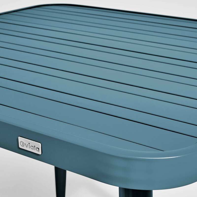Quadratischer Gartentisch 75 x 75 cm und 2 Stühle mit Armlehnen aus Aluminium und Holz  (3/7)