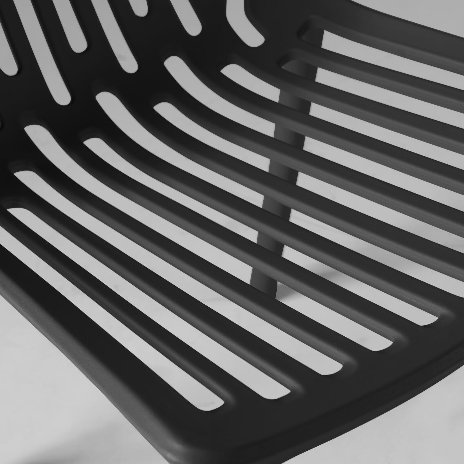 Durchbrochener Plastik-Gartenstuhl