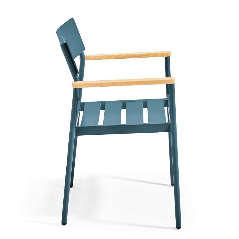 Quadratischer Gartentisch 75 x 75 x 76 cm und 4 Stühle mit Armlehnen aus Aluminium und Holz  (6/7)