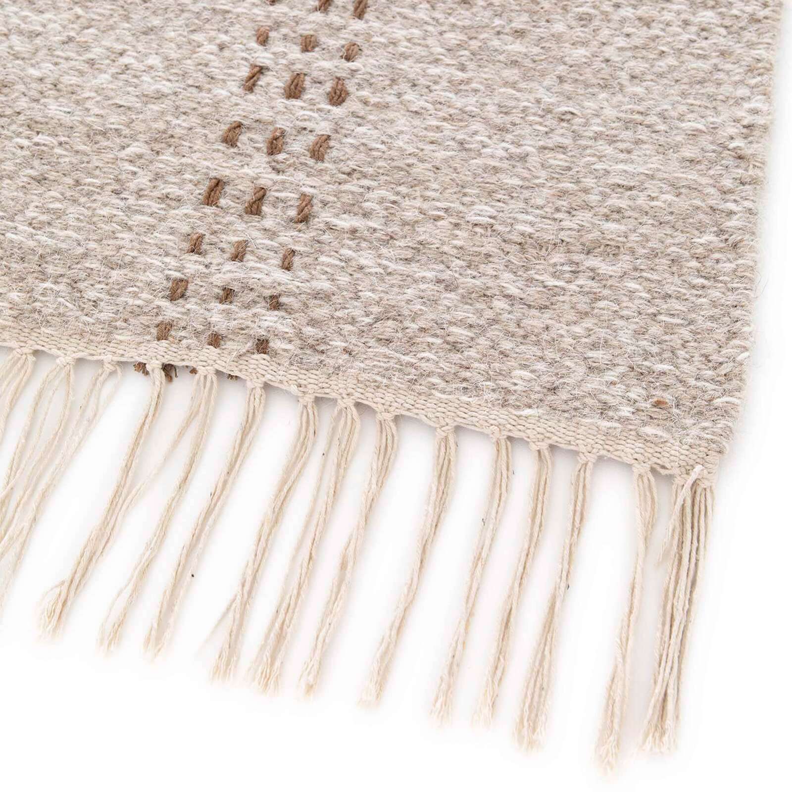 Rechteckiger Teppich aus Wolle und flach gewebtem Jute mit geometrischen Mustern 