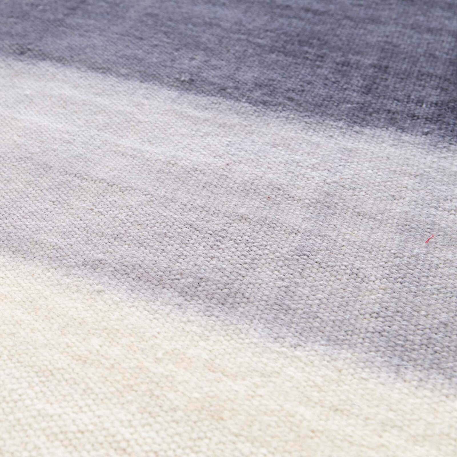 Rechteckiger flacher gewebter Wollteppich mit kurzem Flor 