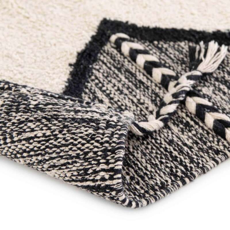 Rechteckiger Berber-Baumwollteppich mit getufteten Fransen und kurzem Flor 