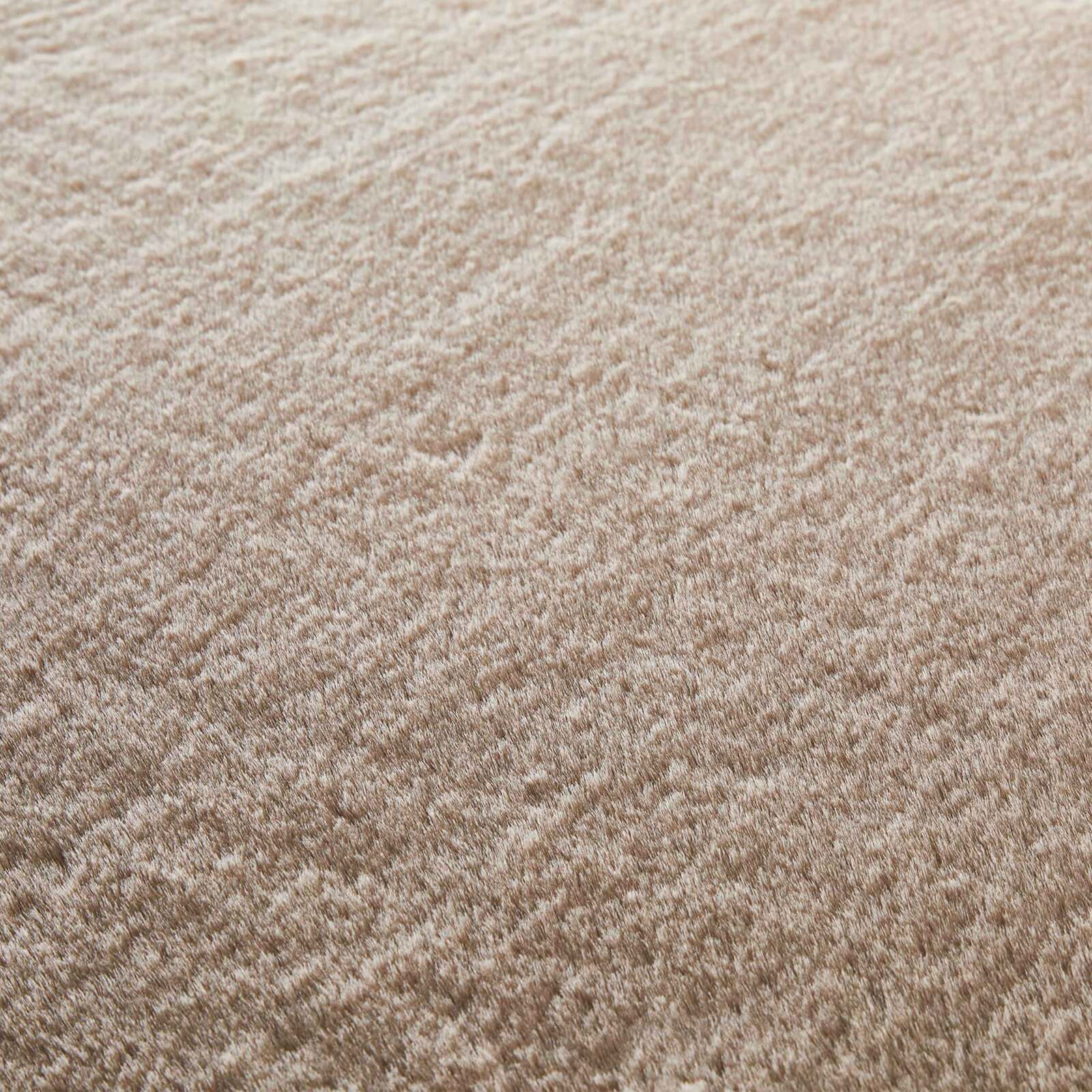 Rechteckiger Teppich aus Kunstfell mit langen Haaren 