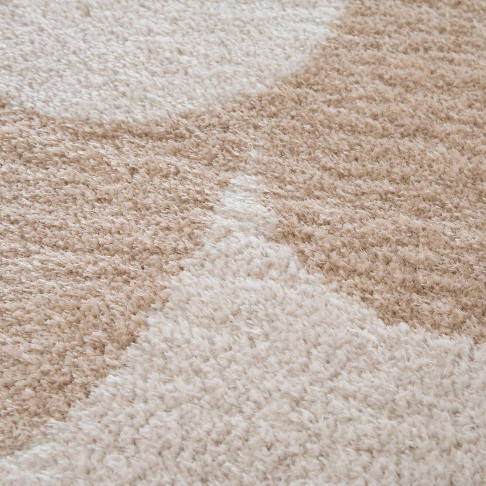 Rechteckiger Teppich im Seventies-Muster mit langem Flor aus recyceltem Polyester 