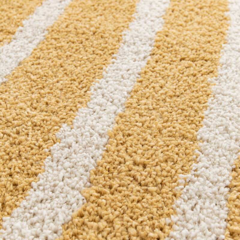 Rechteckiger Teppich mit Regenbogenmuster und langen Haaren  (2/4)