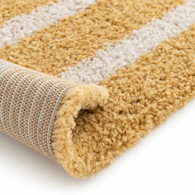 Rechteckiger Teppich mit Regenbogenmuster und langen Haaren 