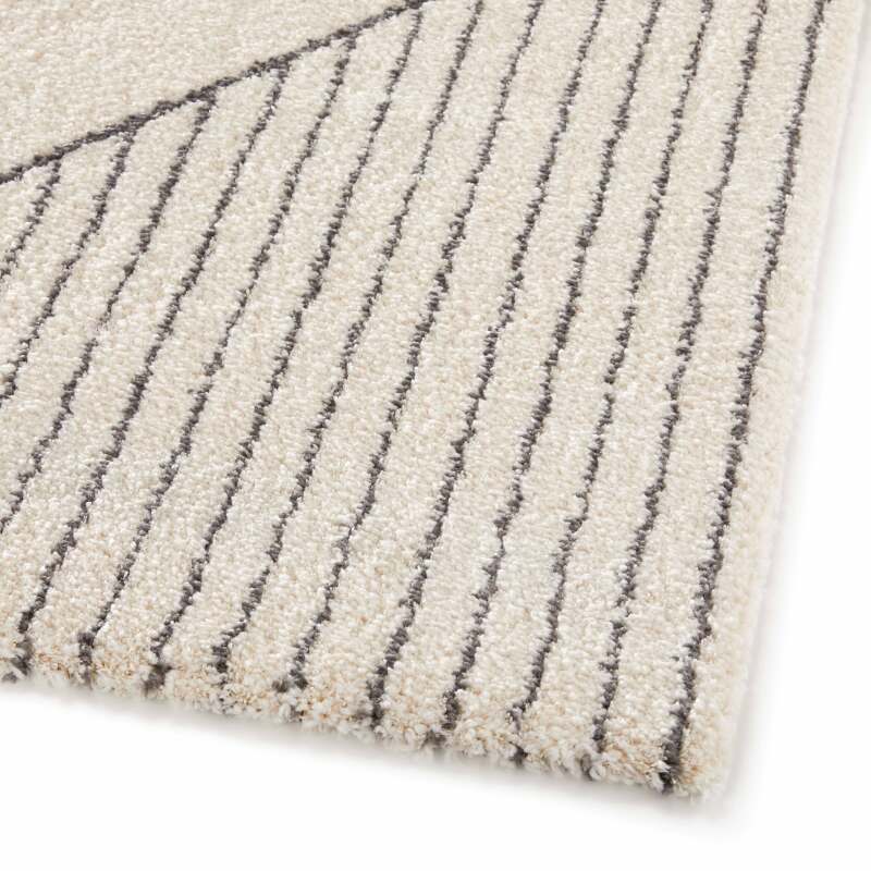 Rechteckiger Teppich mit linearem Muster und kurzem Flor