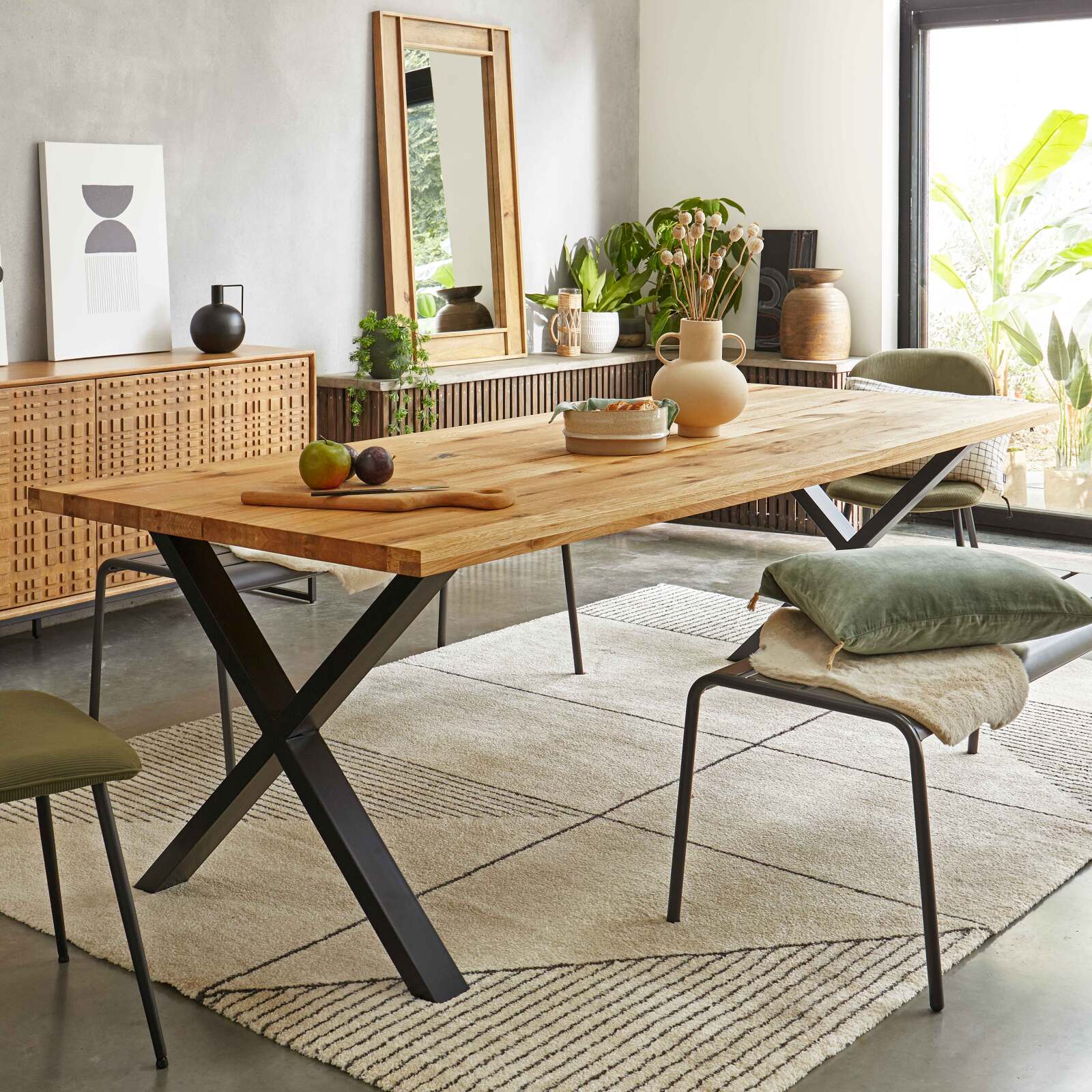 Rechteckiger Teppich mit linearem Muster und kurzem Flor 