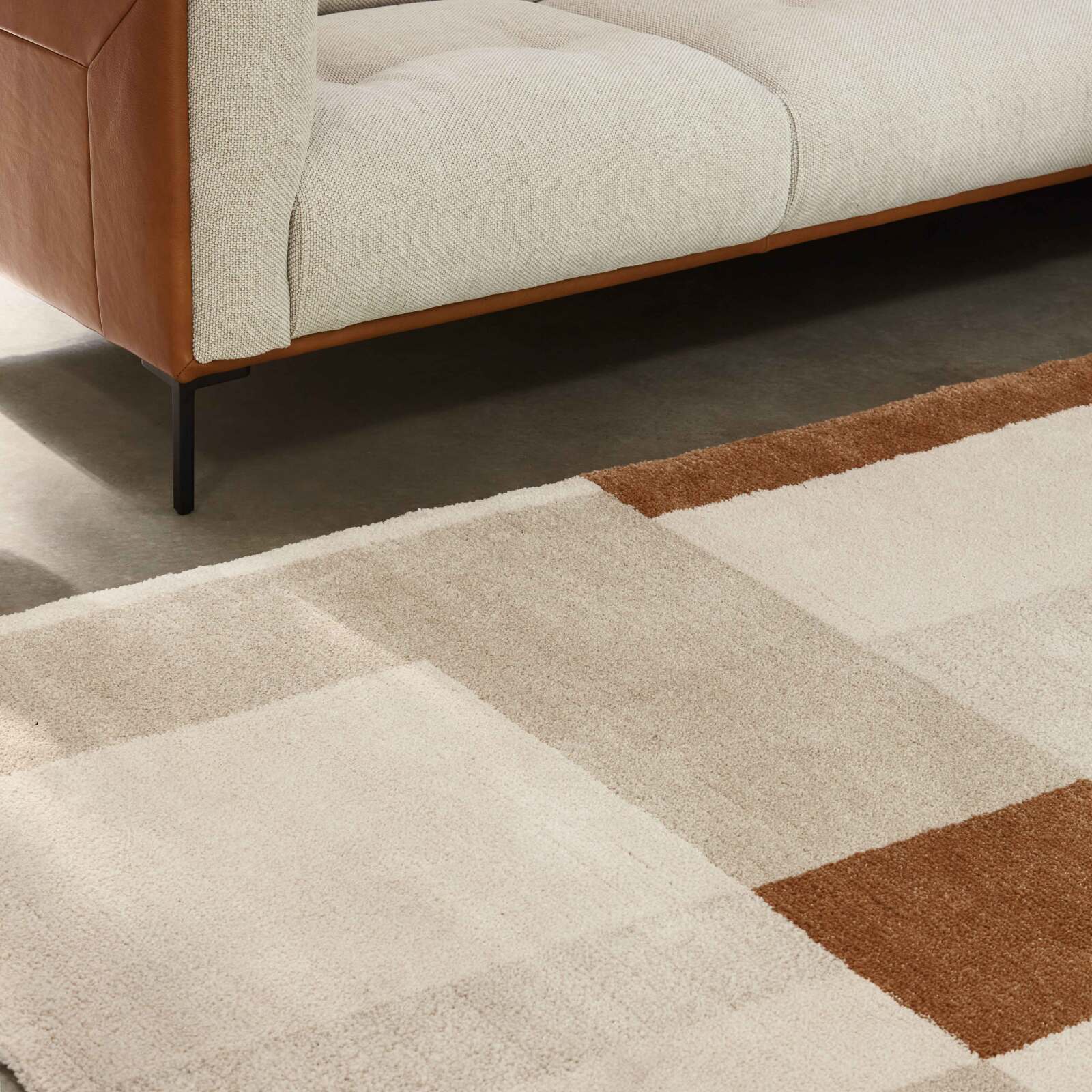 Teppich mit grafischem Muster und kurzem Flor 