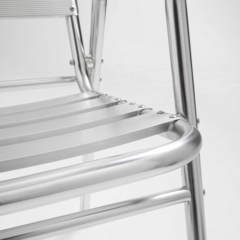 Set von 4 Gartenstühlen mit Armlehnen aus Aluminium