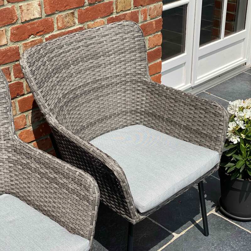 Set von 2 Gartenstühlen aus geflochtenem Harz 