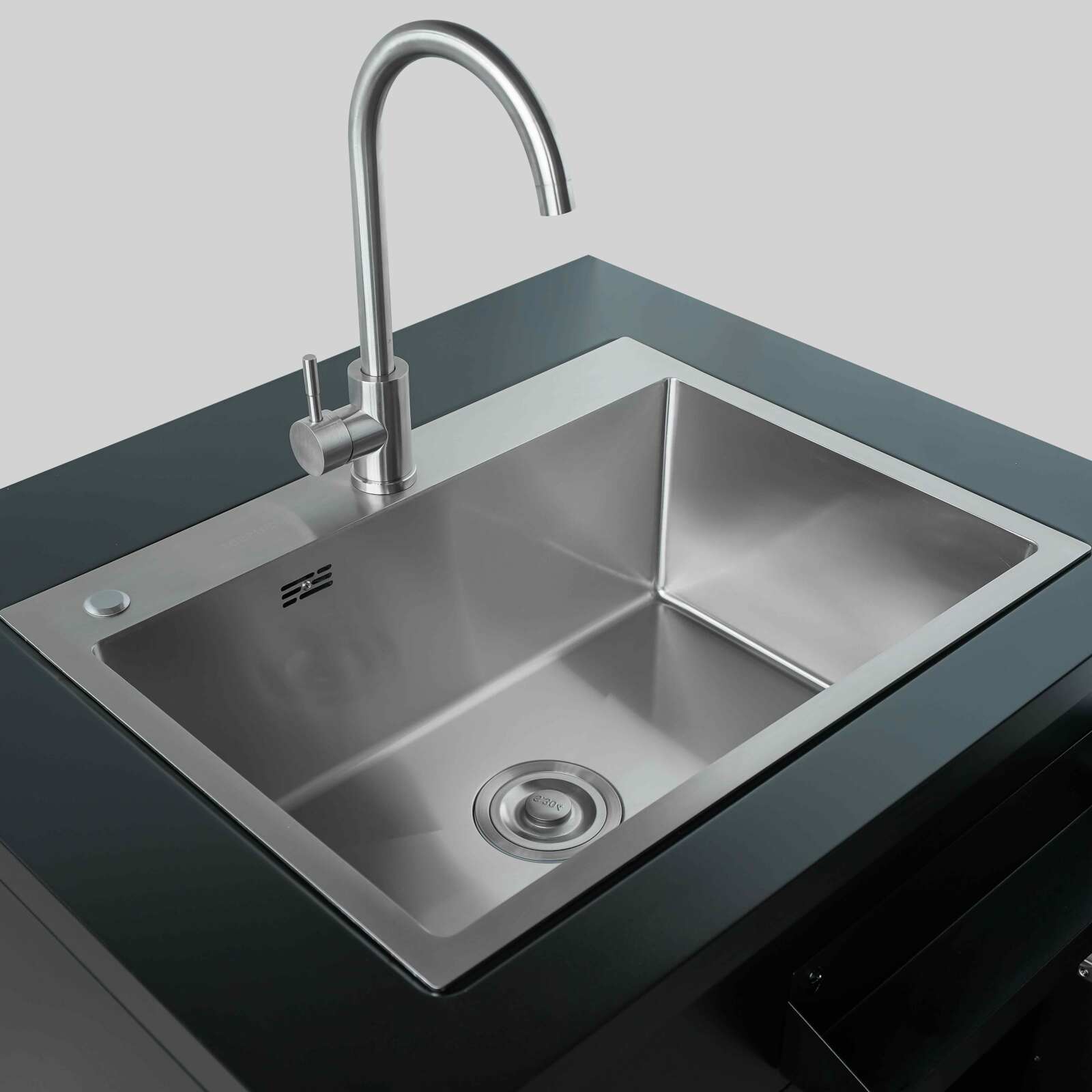 5-teilige Outdoor-Küche aus Stahl mit 2 Regalmodulen