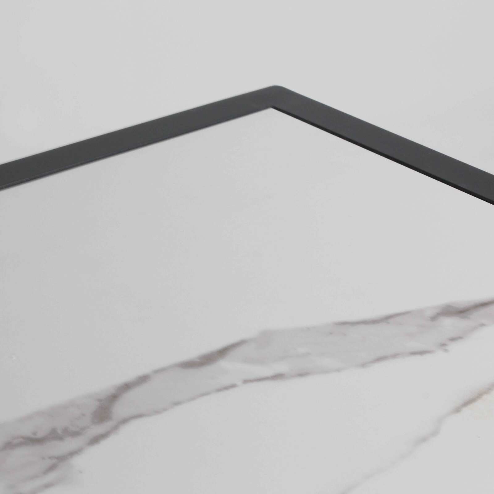 Gartentisch aus Marmor-Effekt-Keramik (185 x 95 x 74 cm)