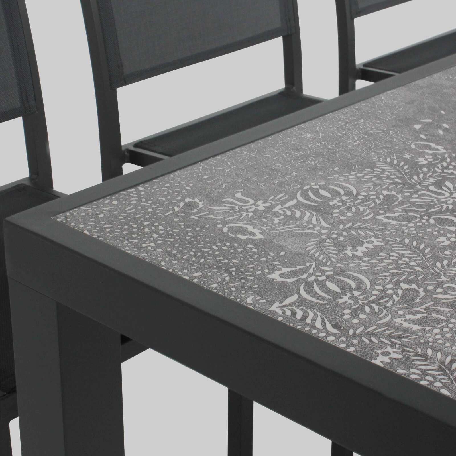 Gartentisch aus Keramik mit Stempel-Effekt (185 x 95 x 74 cm)