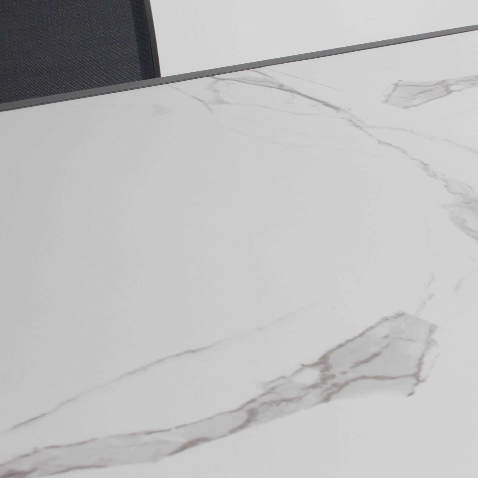 Gartentisch aus Marmor-Effekt-Keramik (230 x 95 x 74 cm)