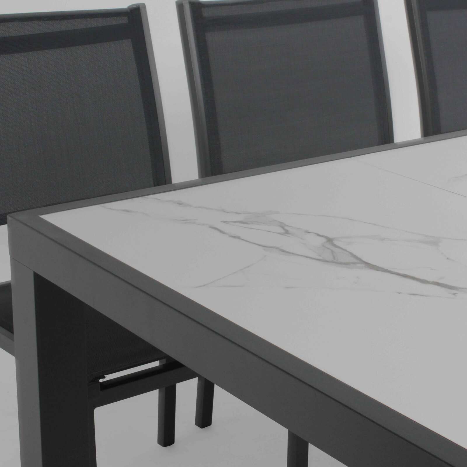 Gartentisch aus Marmor-Effekt-Keramik (230 x 95 x 74 cm)