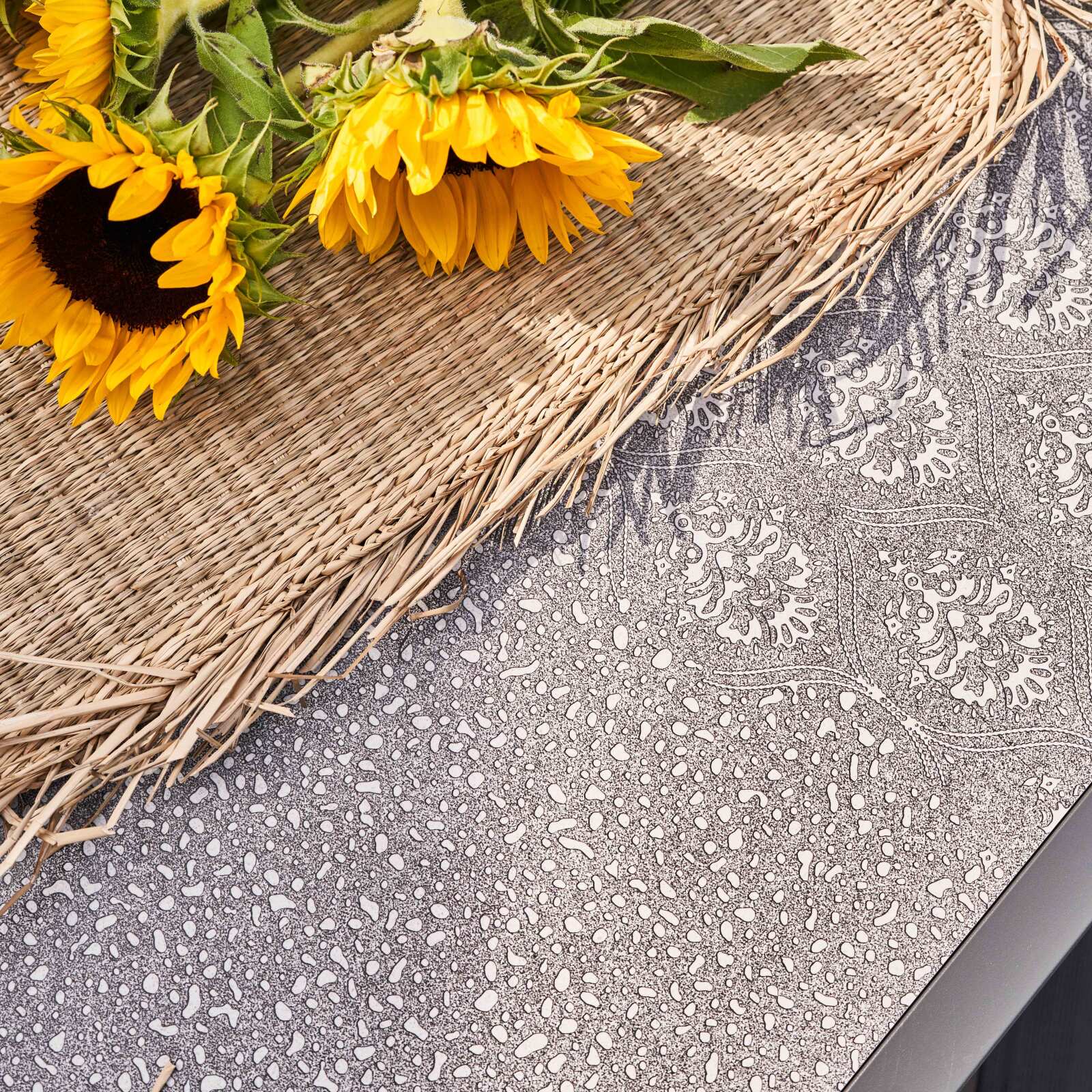 Gartentisch aus Keramik mit Stempel-Effekt (230 x 95 x 74 cm)