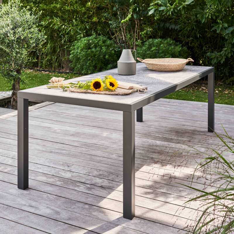 Gartentisch aus Keramik mit Stempel-Effekt, 230 x 95 cm, mit 8 Stühlen und 2 Stühlen mit Armlehnen