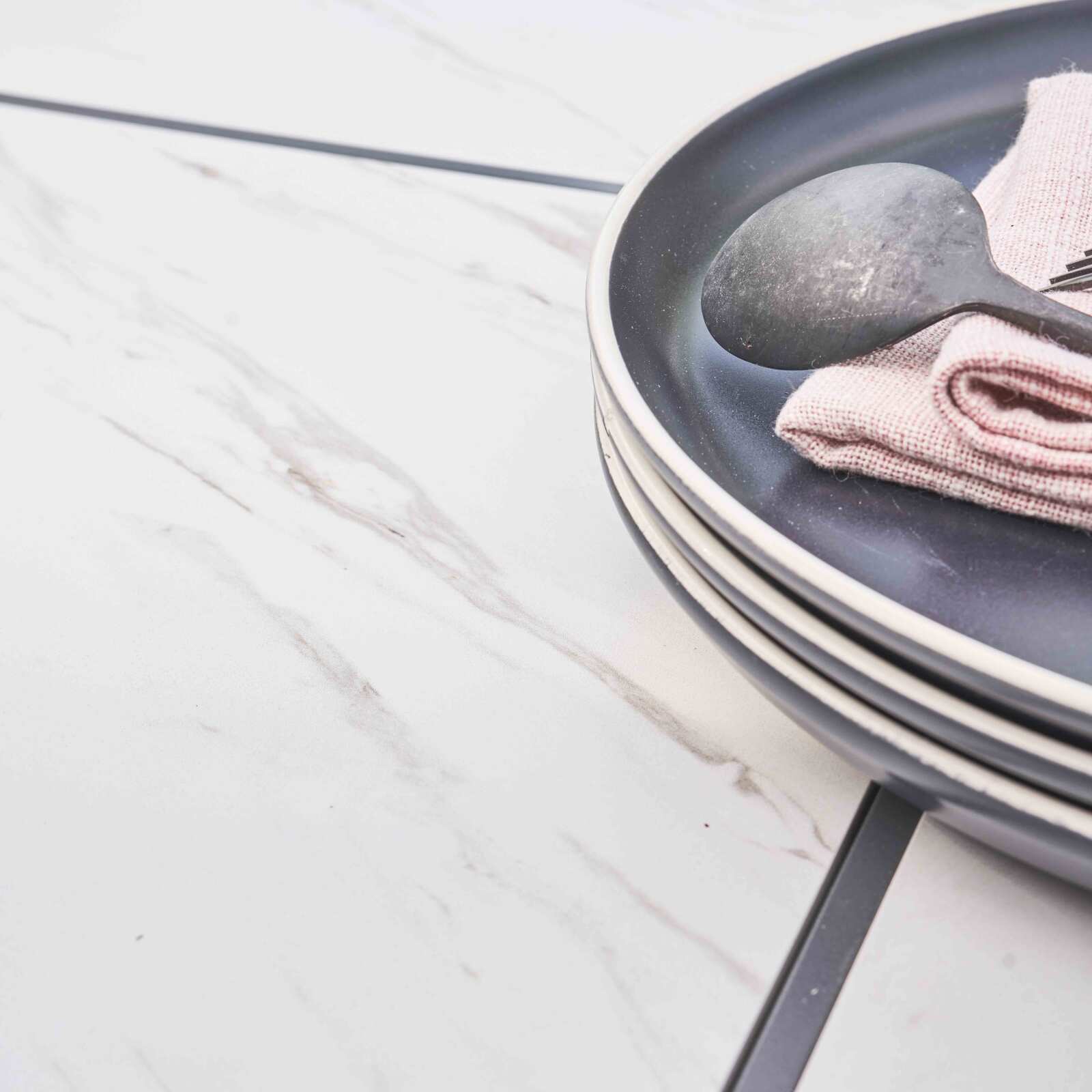 Gartentisch aus Marmor-Effekt-Keramik (182 x 121 x 74 cm)