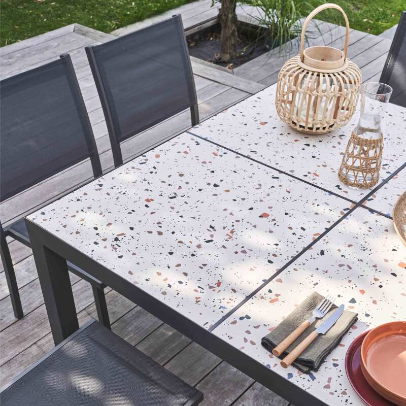 Gartentisch aus Keramik mit Terrazzo-Effekt (182 x 121 x 74 cm)