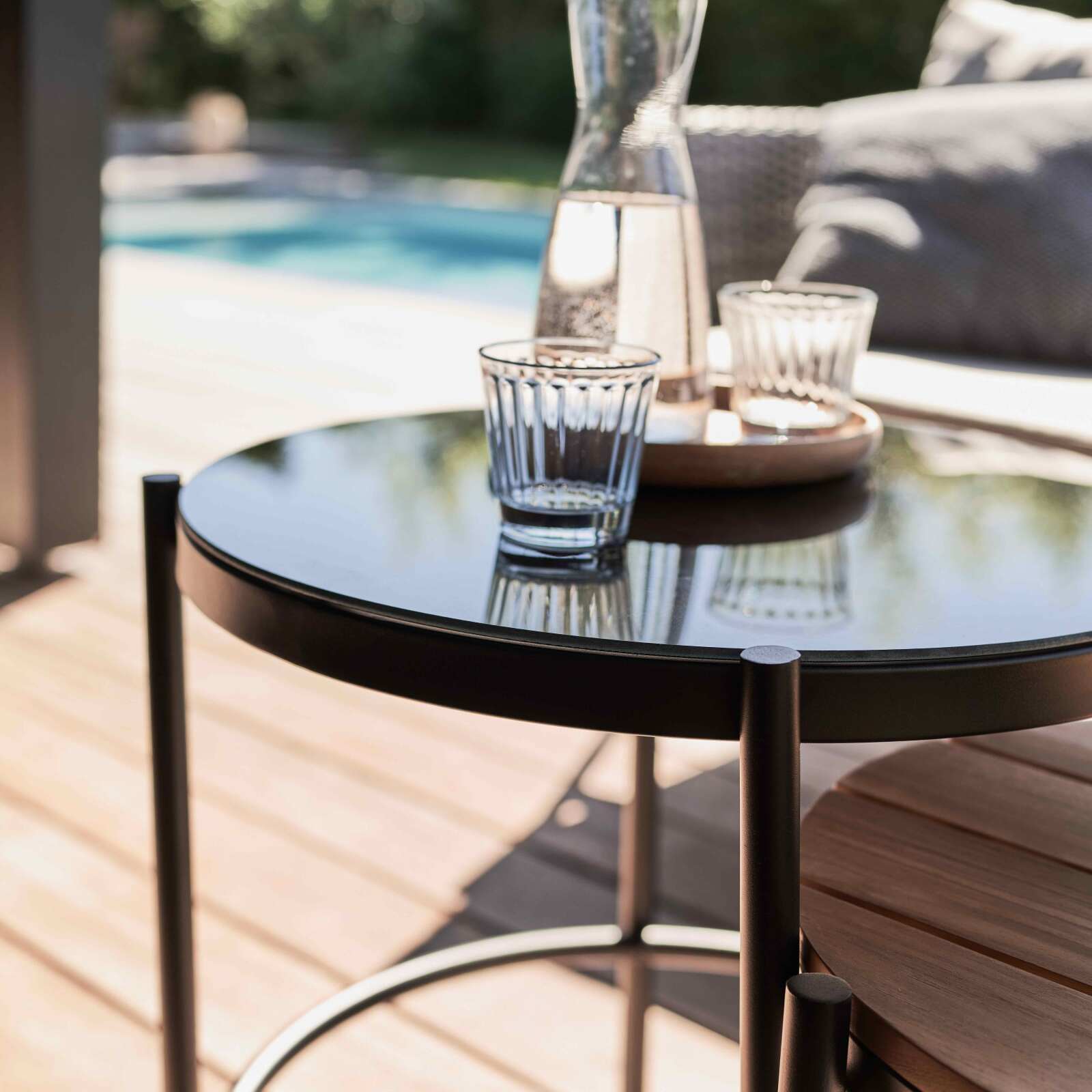 Gartenlounge-Set für 4 Personen aus geflochtenem Harz mit Tisch