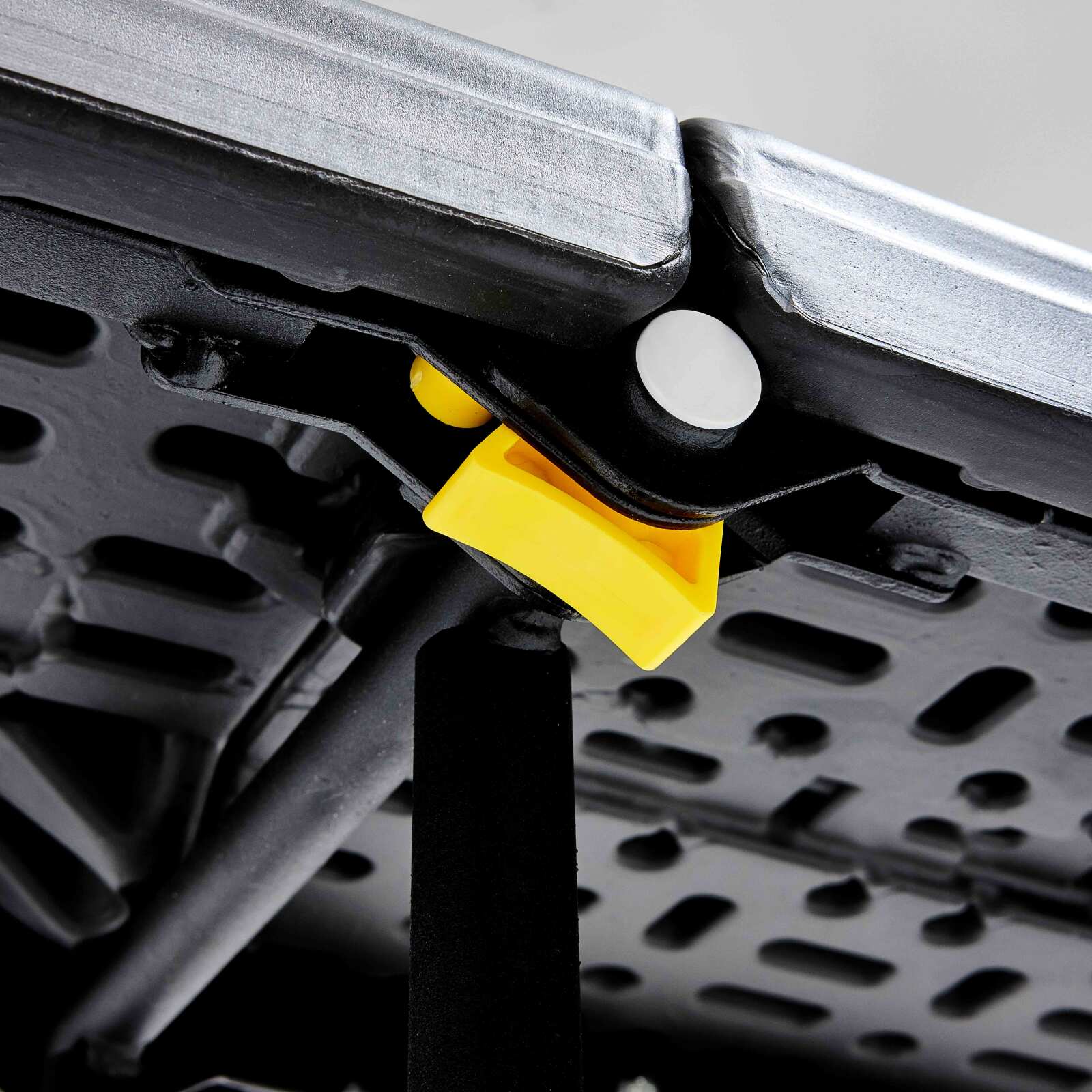 Set aus Tisch + klappbaren Bänken aus HDPE Set aus Tisch + klappbaren Bänken aus HDPE