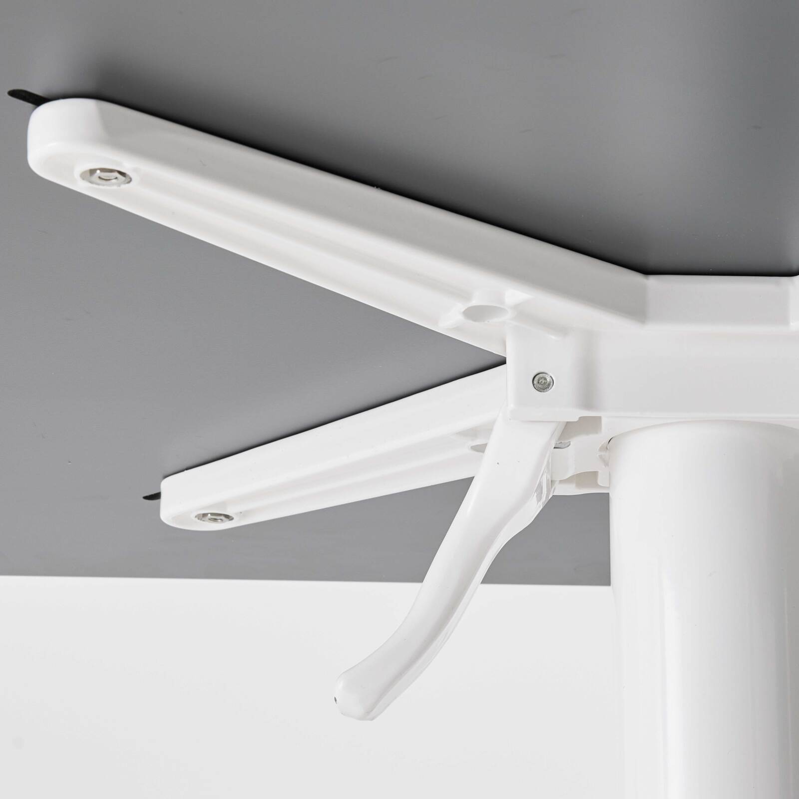 Quadratischer Gartentisch 60 x 60 cm mit weißem, neigbarem HPL-Fuß 