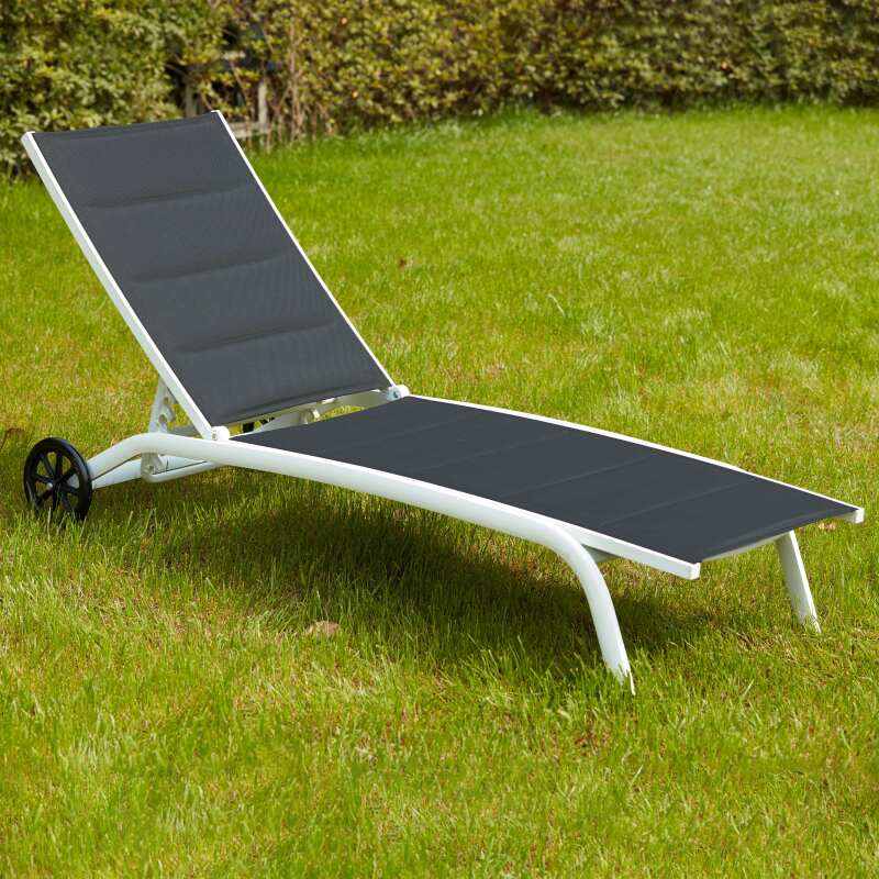 Set aus 2 Aluminium-Sonnenliegestühlen mit Rädern, 4-fach verstellbar  (2/5)