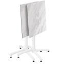 70 x 70 cm großer laminierter Liegetisch mit weißem Untergestell und Metallstühlen