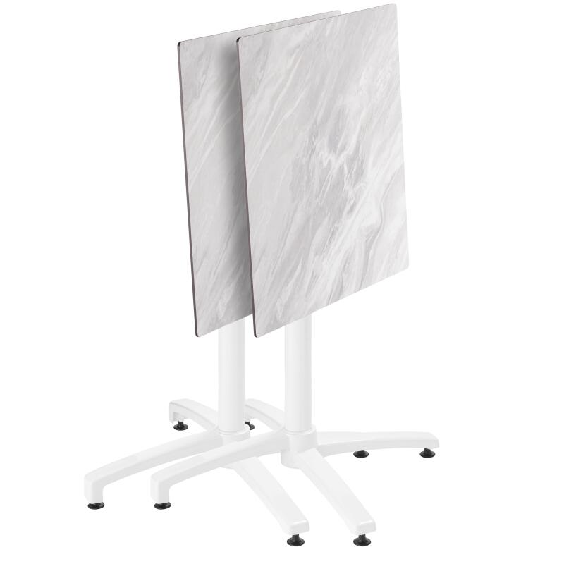 70 x 70 cm großer laminierter Liegetisch mit weißem Untergestell und Metallstühlen
