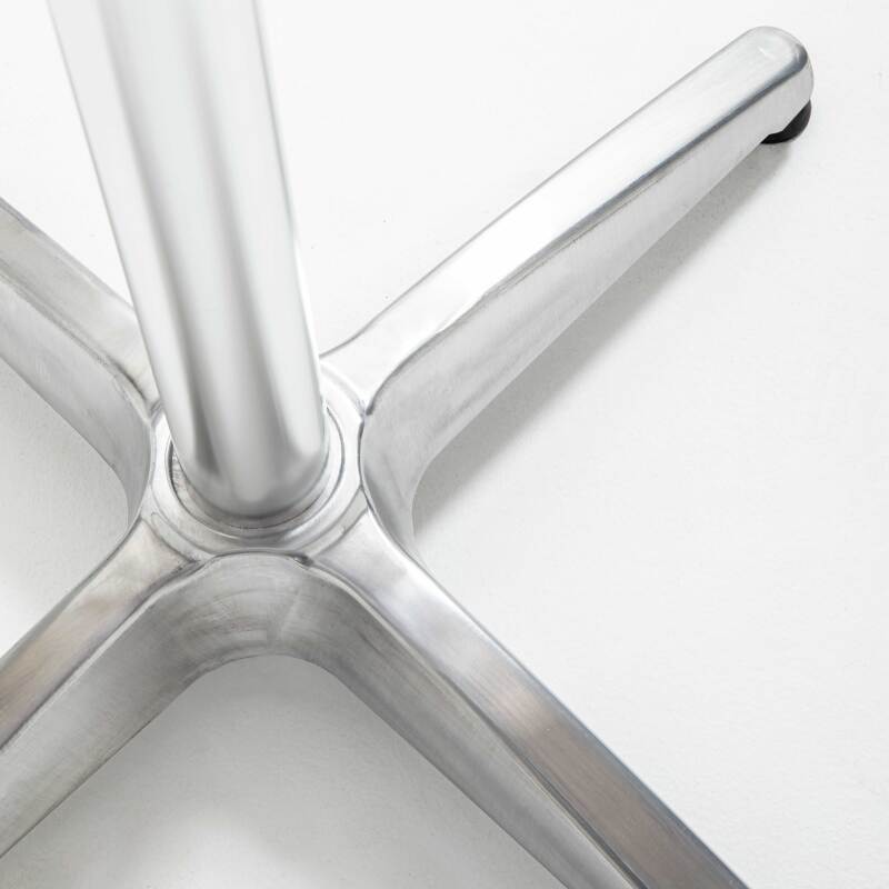 Hochstehender Garten-Stehtisch (Ø60 x 110 cm) aus Aluminium in quadratischer Form 