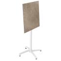 Hochtisch 60x60 cm, laminiert, mit weißem Untergestell und Metallstühlen