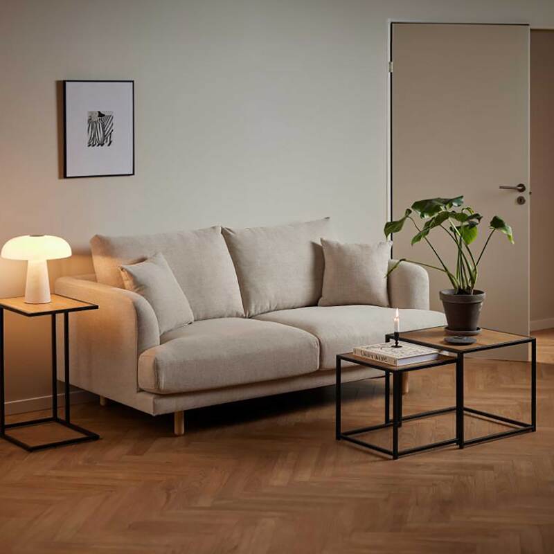 Quadratische Satztische aus MDF in Stahl- und Eichenoptik